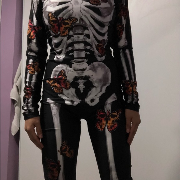 Halloween Costume - Picture 2 of 10